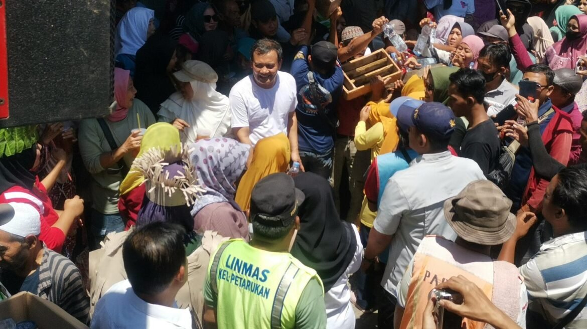 Ahmad Luthfi Dapat Kejutan Tak Terduga dari Pedagang Pasar Petarukan, Apa Itu?